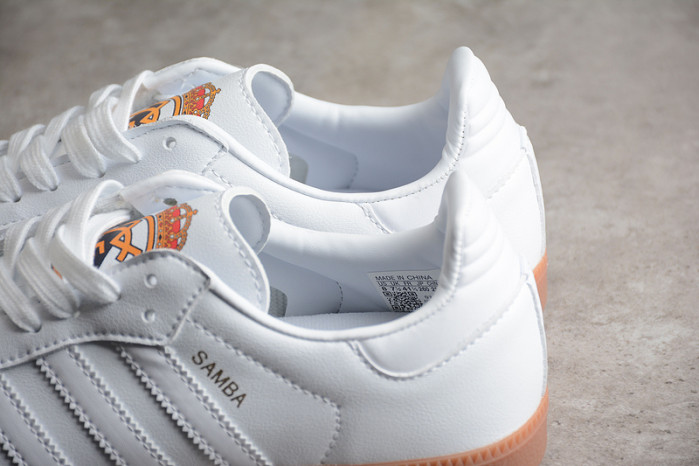 ad low-top sneaker 2303132