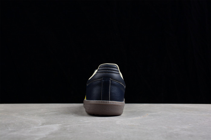 ad low-top sneaker 23031310