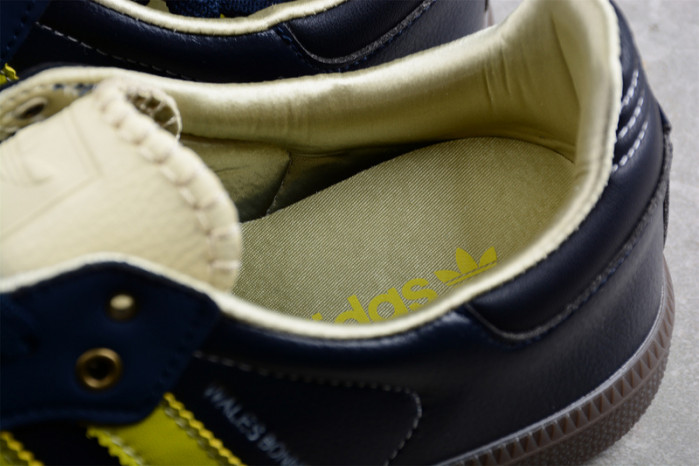 ad low-top sneaker 23031310